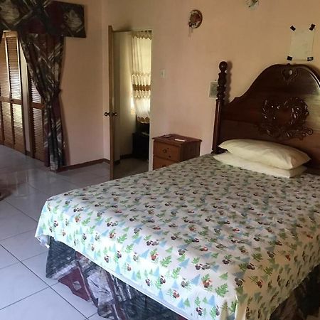 Your Home In Paradise- Private Garden Camp & Beach Nearby-Runaway Bay Exterior foto